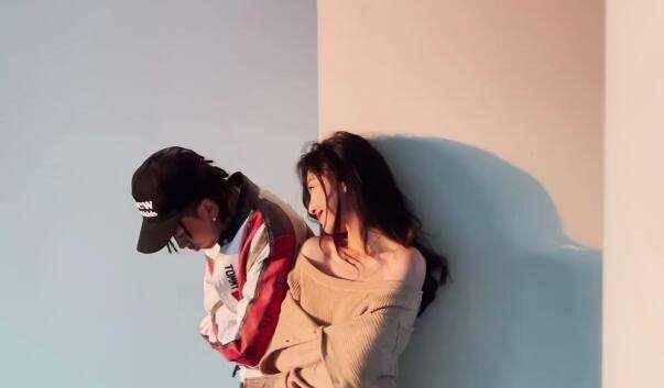 请大家帮我留意一本小说，好像是青春校园情感类的吧...不好意思没分悬赏了，谢谢拜托了！